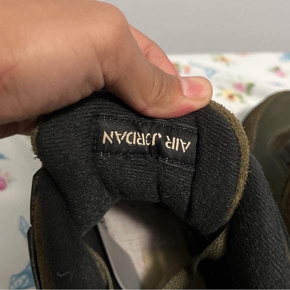 Jordan 4 - Picture 4 of 5